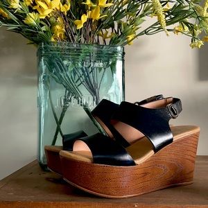 Aldo Black and Wood size 6.5 wedge